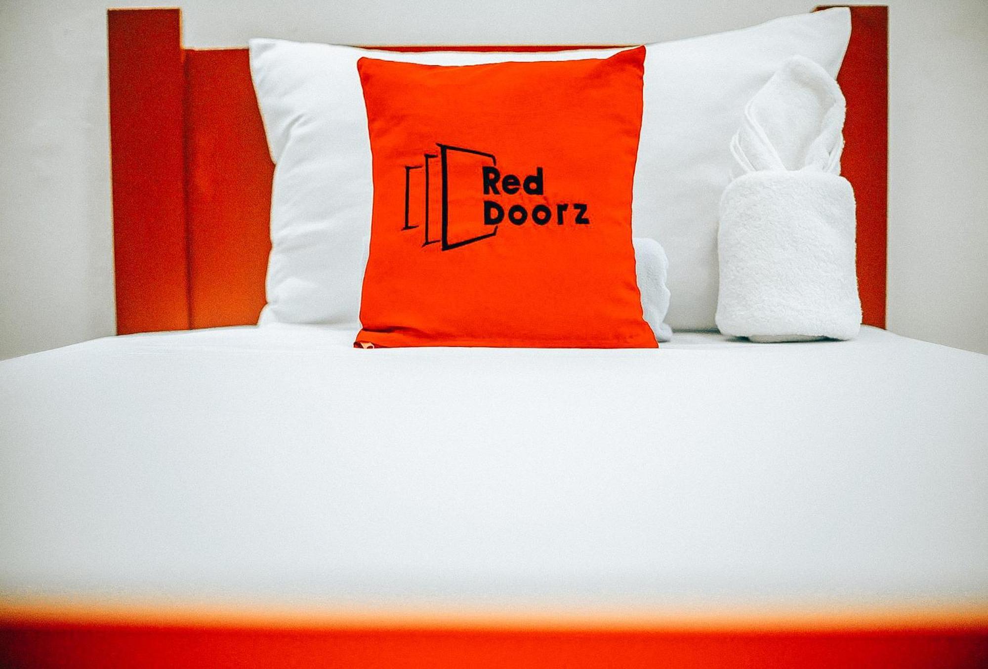 Reddoorz At S & L Apartelle Daraga Albay レガスピ エクステリア 写真