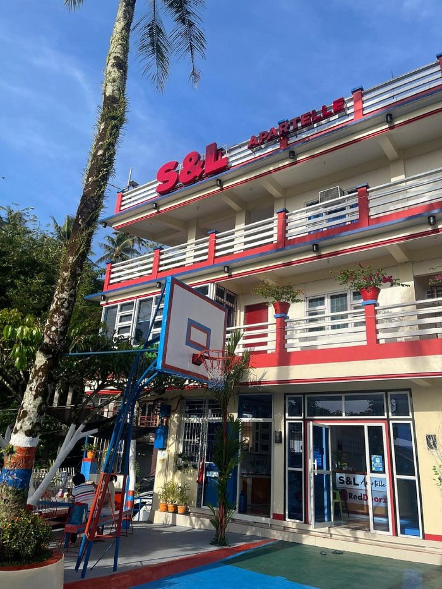 Reddoorz At S & L Apartelle Daraga Albay レガスピ エクステリア 写真